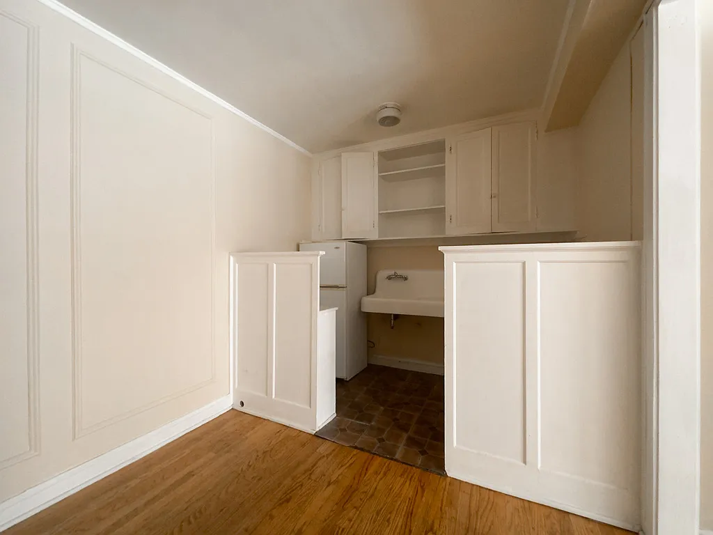 Appealing Studio, 1 Bath at Elmdale + Broadway (Edgewater) — Photo 2