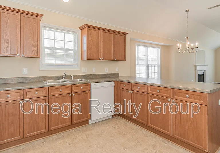 2170 Village Ln — Photo 18