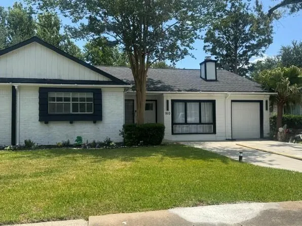 910 Beachcomber Ln, Houston, TX 77062