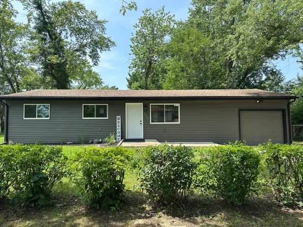 558 N Washington Ave, Saint Anne, IL 60964