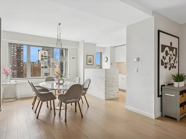 200 East 62nd Street image 2 of 14