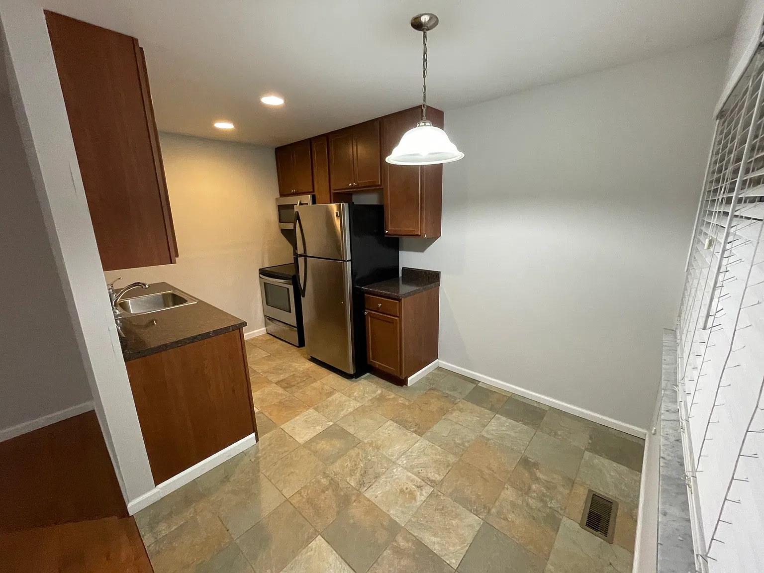 1 bed, 750 sqft, $975 — Photo 3