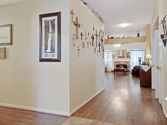 4th image of 13923 Oneida Ct