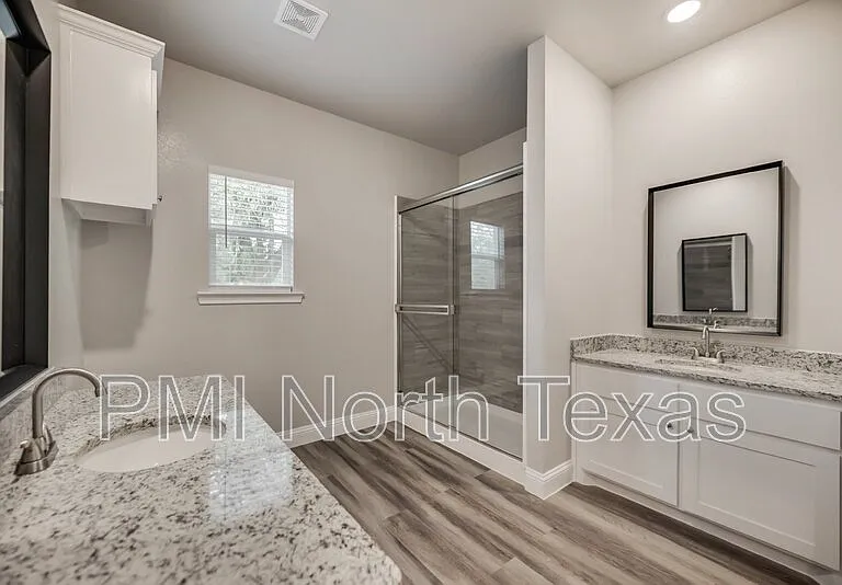 1518 Walworth St — Photo 13