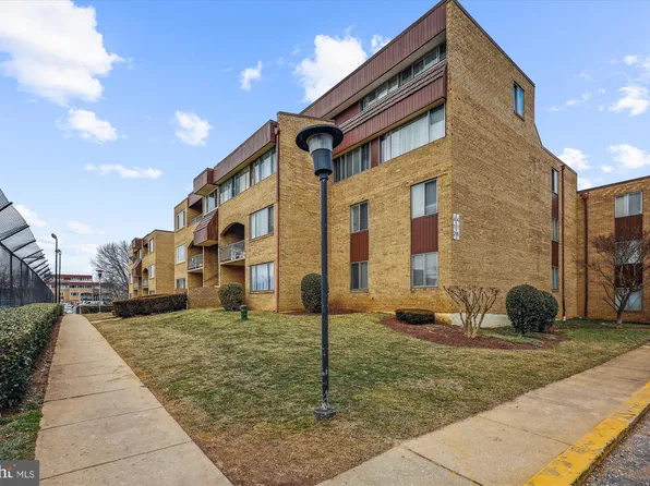 412 Girard St APT 104, Gaithersburg, MD 20877