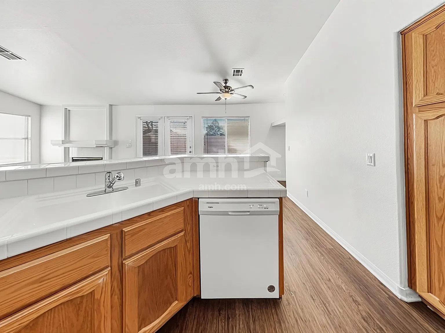 3 bed, 2.0 bath, 1775 sqft, $2,300 — Photo 4