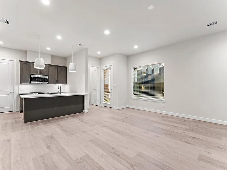 5905 Haring Ln — Photo 10
