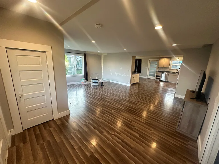 2420 Walnut St — Photo 13