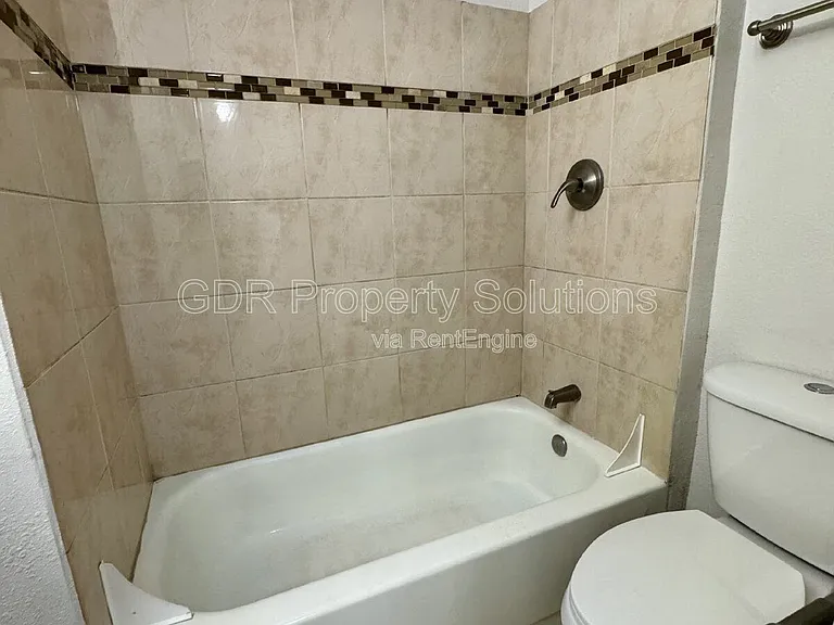 700 Fruit Ave NW — Photo 21