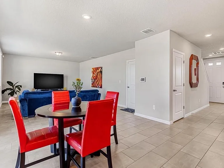 3404 Bonsilva St — Photo 2