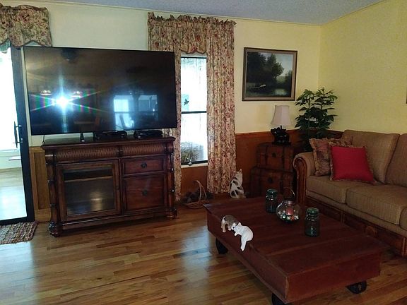 3rd image of 609 Fairway Ct