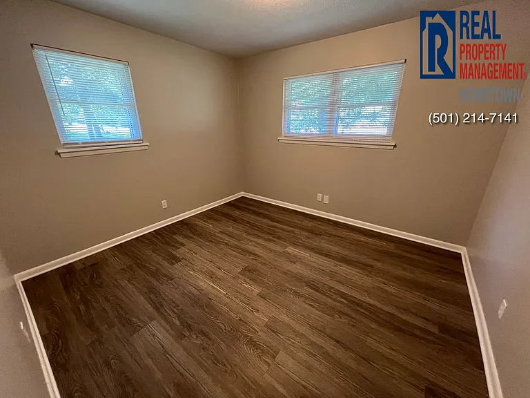 1016 W Kiehl Ave — Photo 7