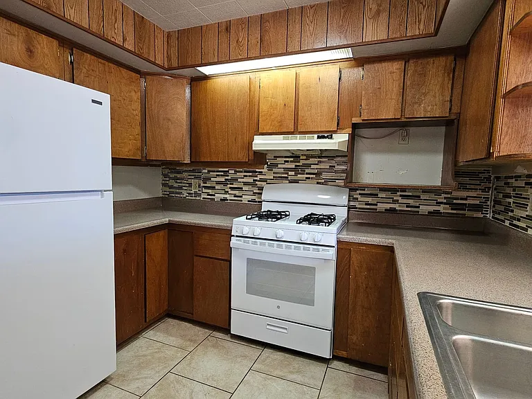 610 W Colt Cir — Photo 3