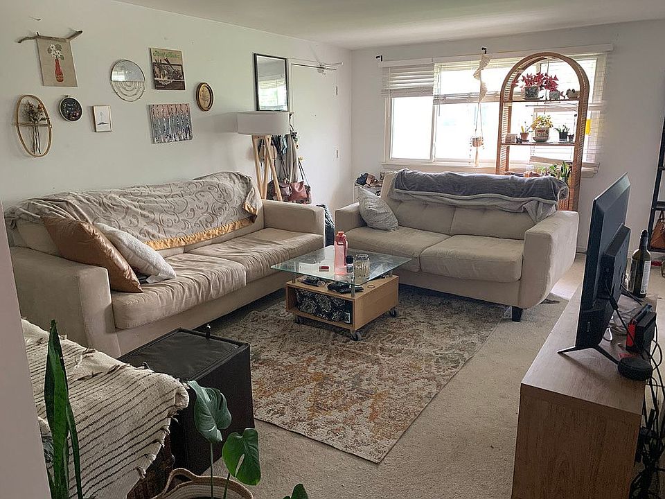 1st image of 135 Old Lyme Dr APT 8