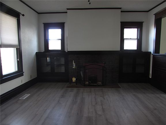 3rd image of 614 E Montgomery St
