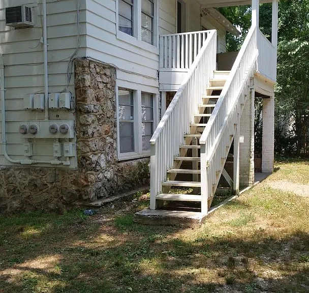 703 1/2 N Vinita Ave — Photo 4