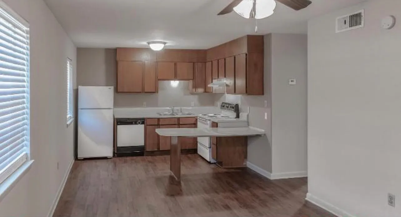 2 bed, $855 — Photo 4