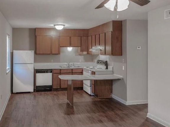 4th image of 3318 W 4th St #115