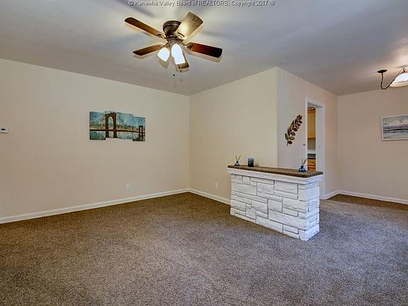 5th image of 805 Gordon Dr