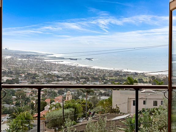 2nd image of 440 Mariposa Dr