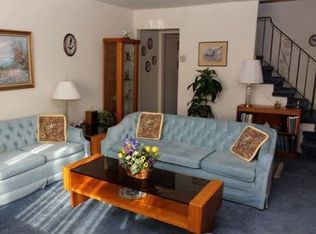 8 Featherbed Ct, Lawrenceville, NJ 08648