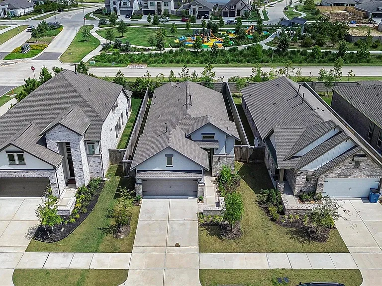 21107 Armstrong County Dr — Photo 39