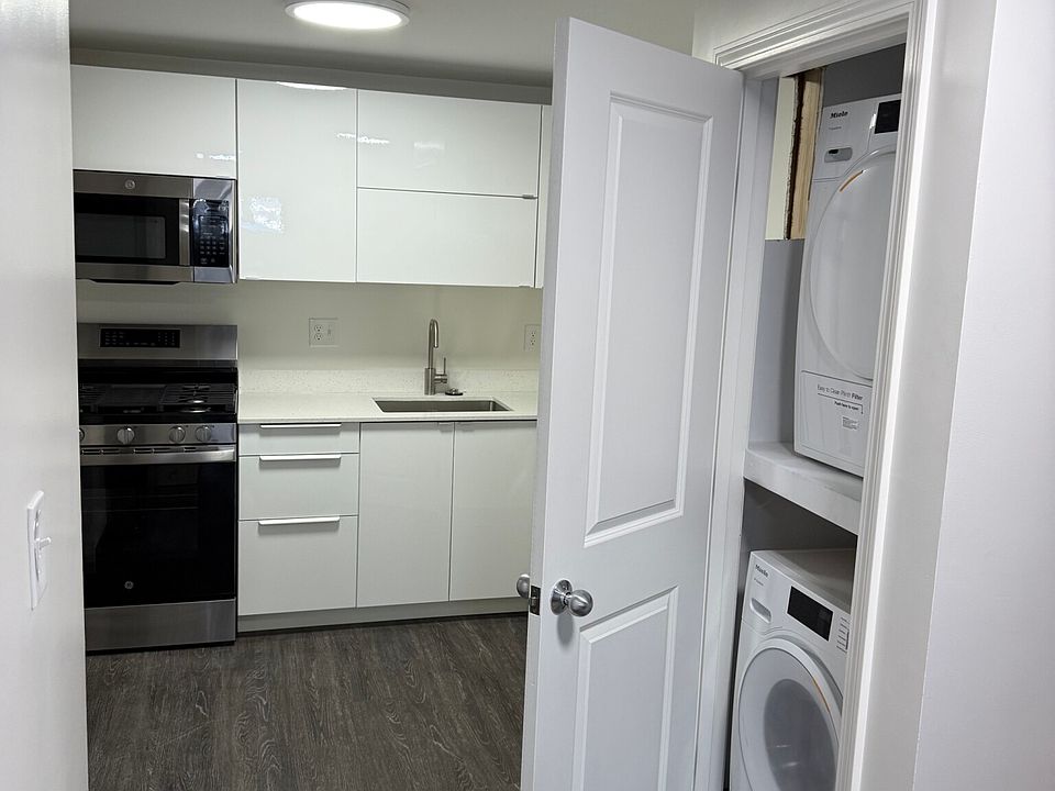 2nd image of 25 Darling St #11