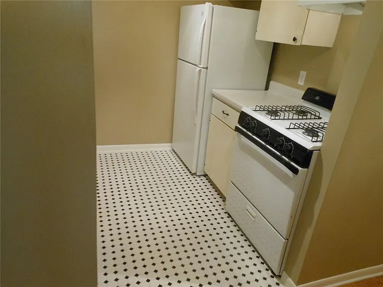 2516 Enfield Rd #201 — Photo 10