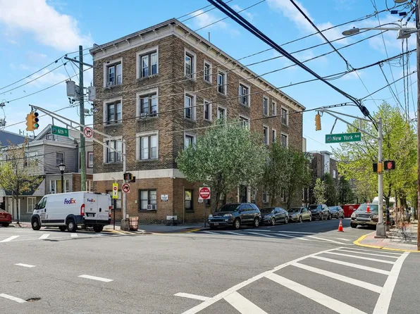 609 New York Avenue image 3 of 8