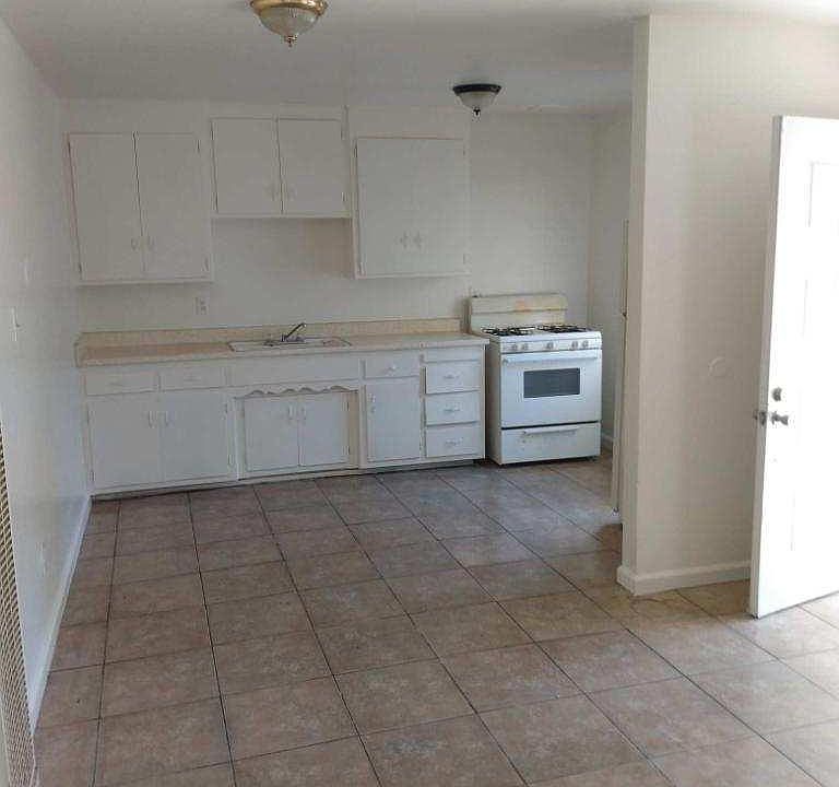 1st image of 3121 Crandall Ave