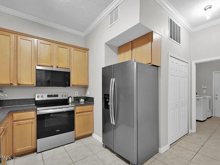 7047 Deer Lodge Cir #102 — Photo 16
