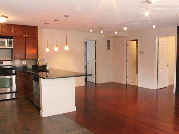 Kitchen & Dining