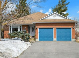 62 Topley Cres, Ottawa, ON K1G 4M7