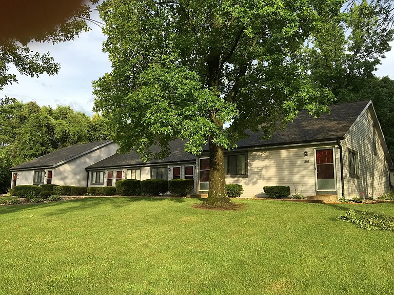 804 Village Dr — Photo 1