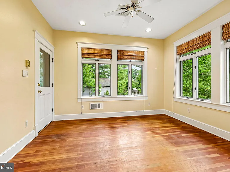 526 N Ivy St — Photo 26