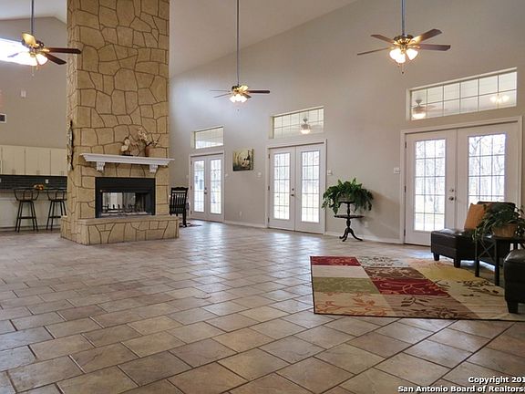 4th image of 326 Oak Bend Dr