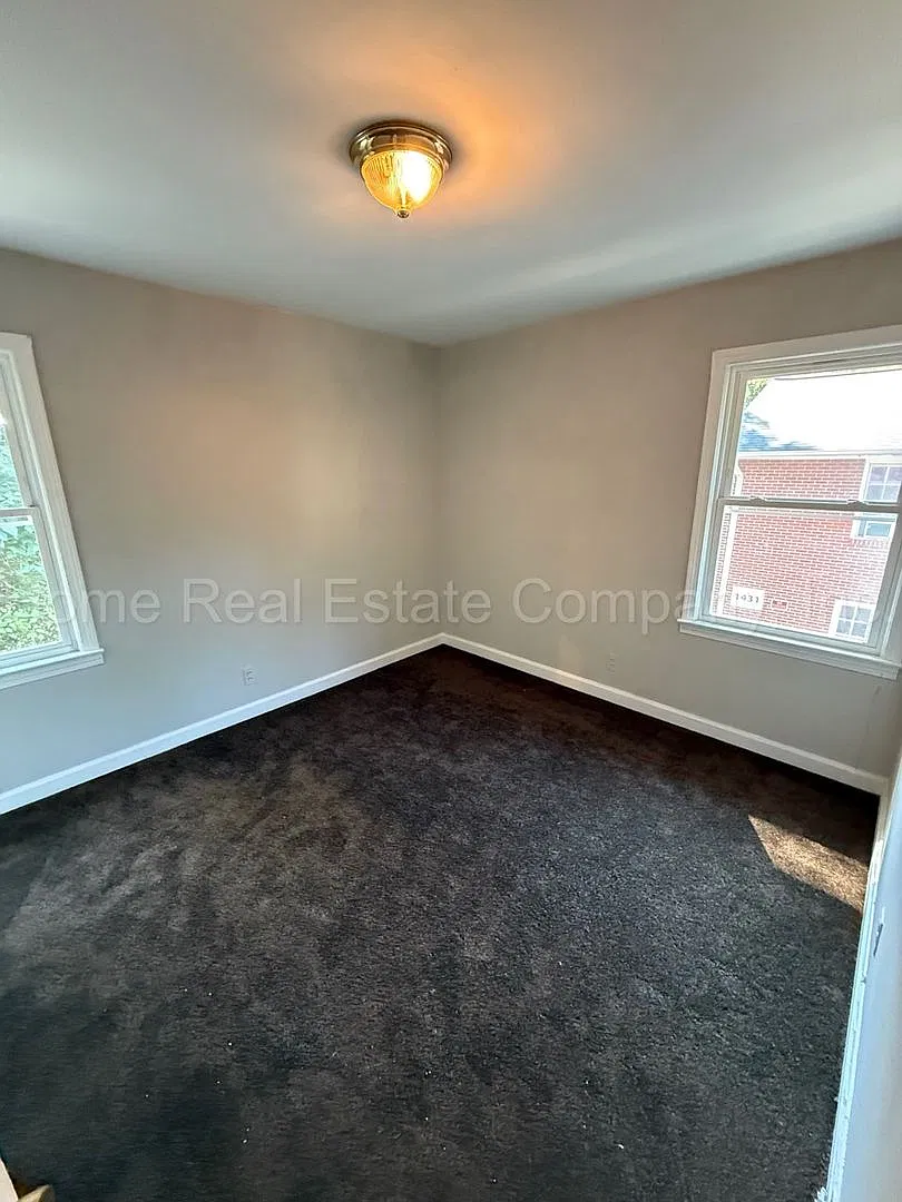 1435 Clark Avenue Apt C — Photo 3