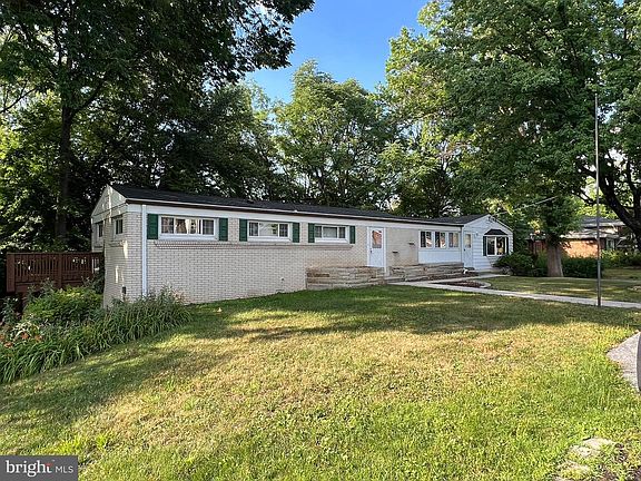 2nd image of 5136 Sunset Dr