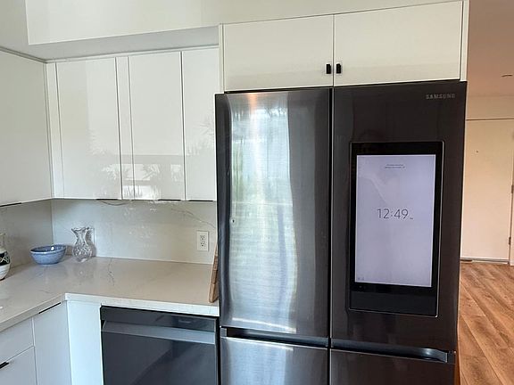2nd image of 916 Westbourne Dr #204