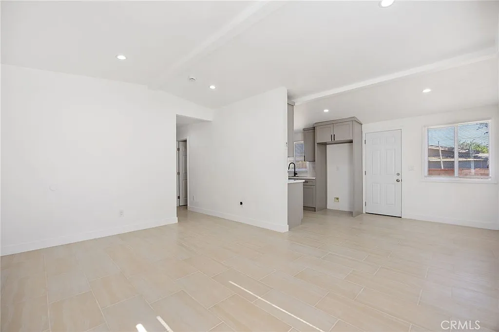 3 bed, 954 sqft, $2,500 — Photo 4
