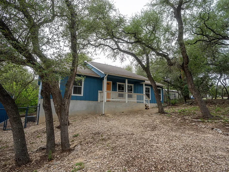 1015 Twin Deer Ln — Photo 4
