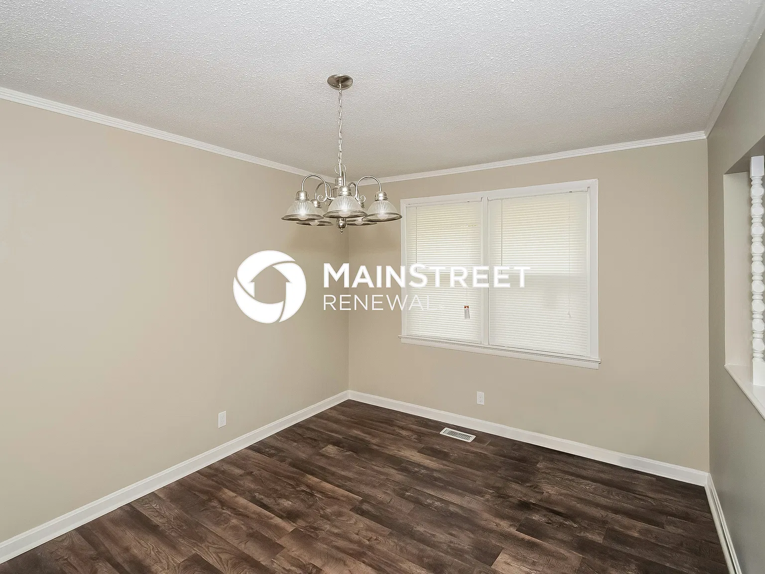 512 Swann Dr — Photo 3