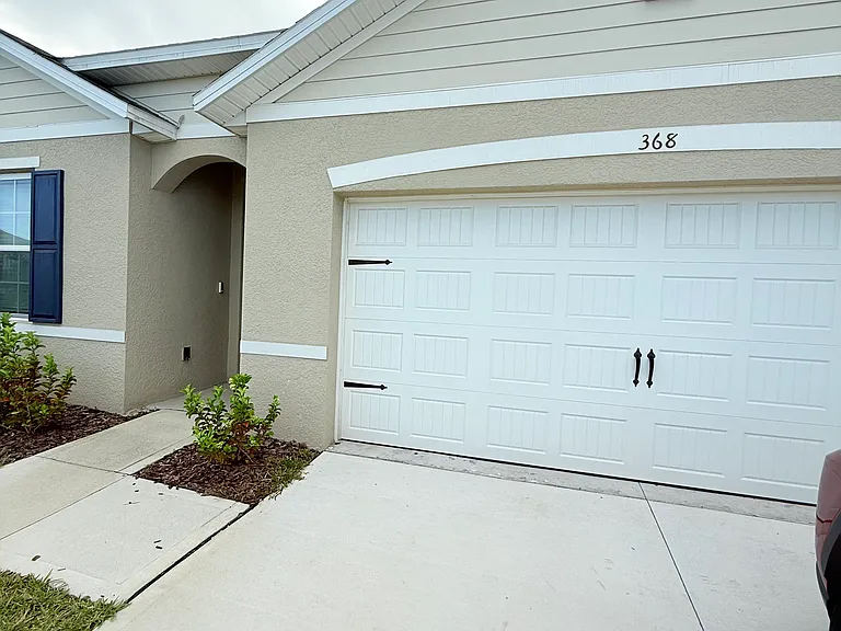 368 Conway Ave — Photo 2