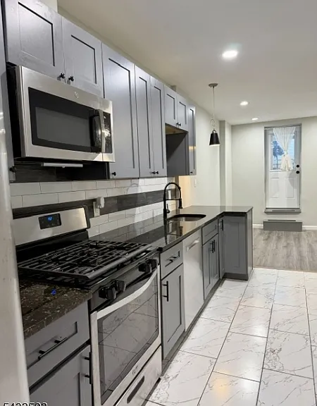 65 Clendenny Ave — Photo 3