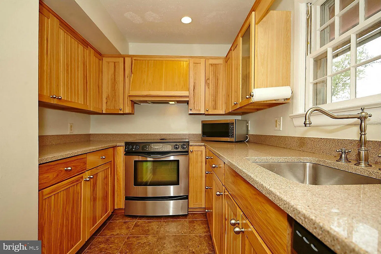 2 bed, 1.5 bath, 784 sqft, $3,200 — Photo 4