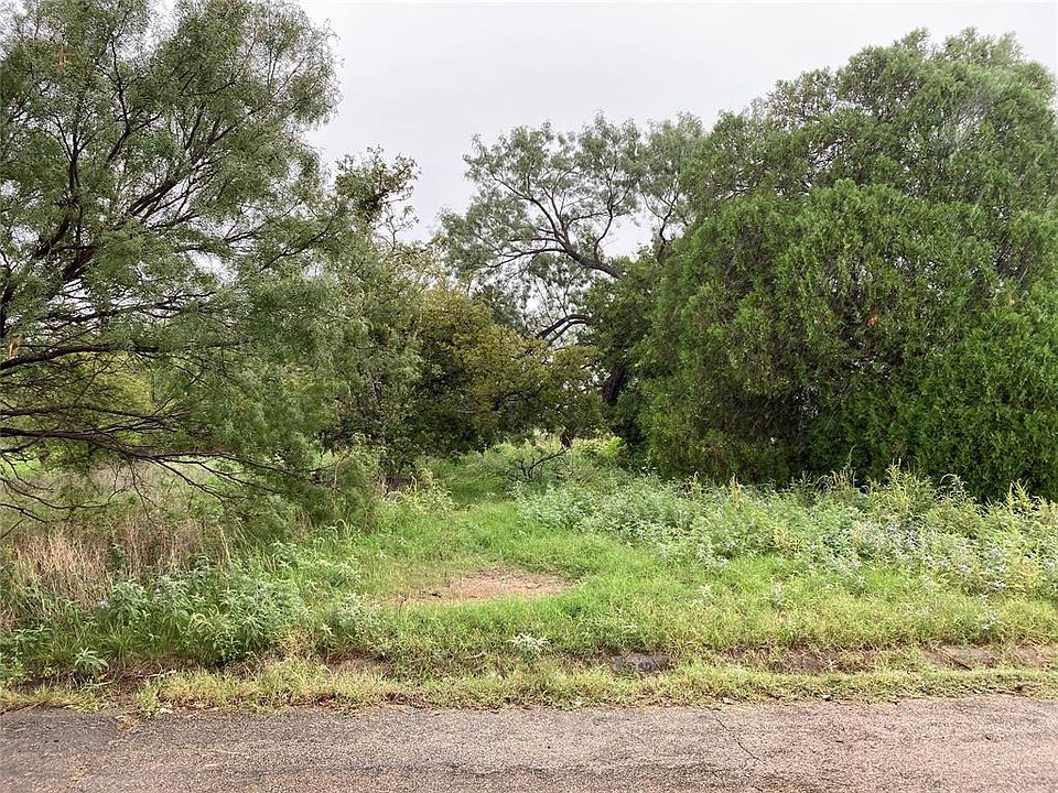 2nd image of 1042 Ash St Lot 1
