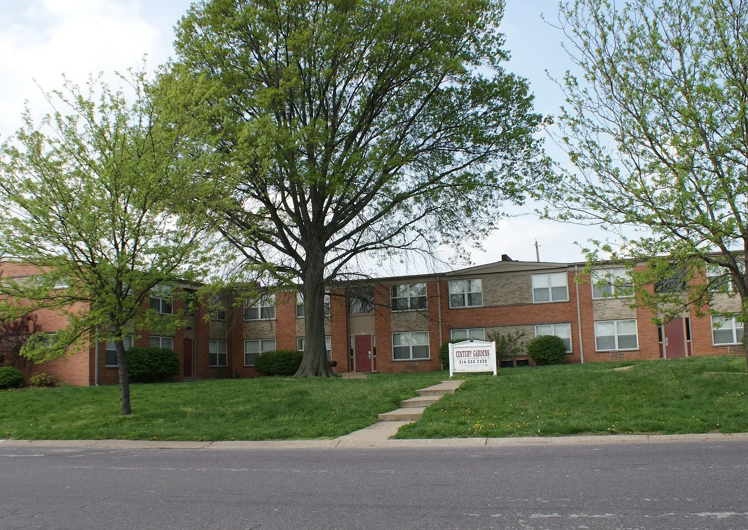 2 bed, 830 sqft, $840 — Photo 1