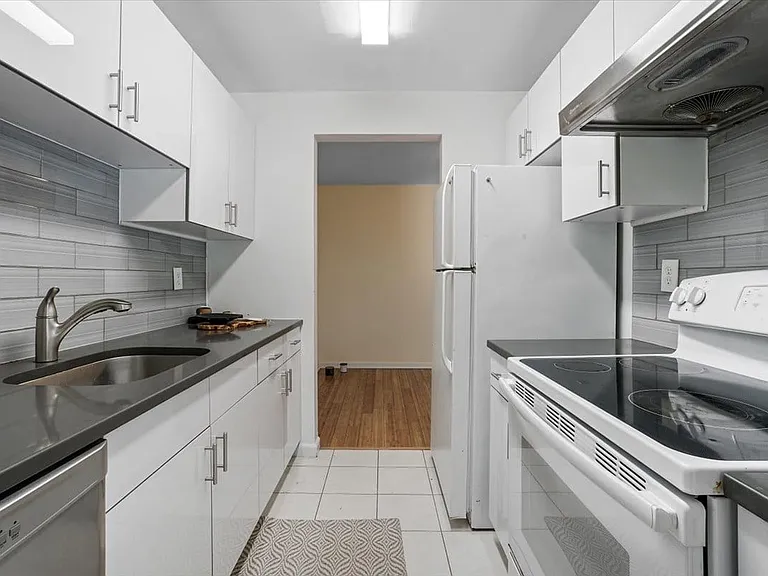 555 Central Park Ave #348 — Photo 8