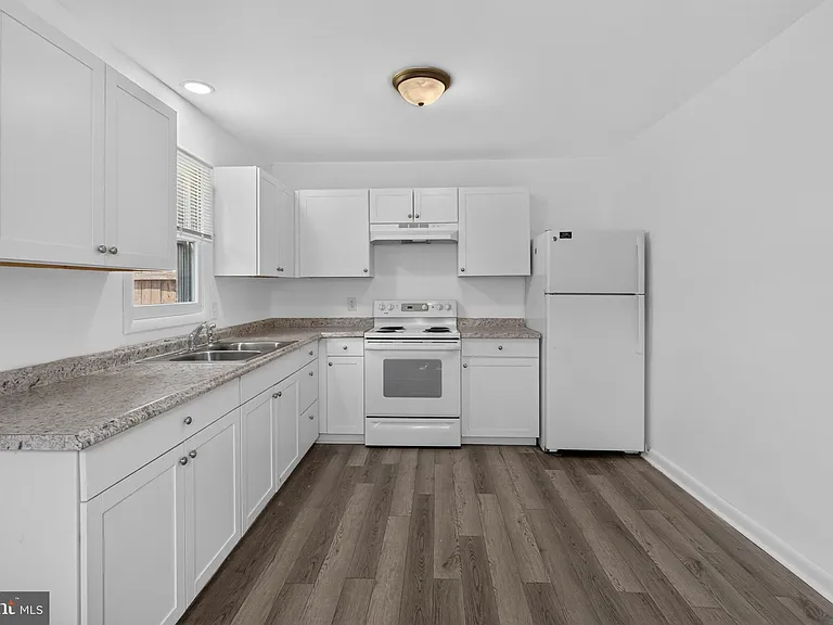 351 Calvert St — Photo 6