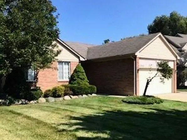 52064 Fox Pointe Dr, New Baltimore, MI 48047